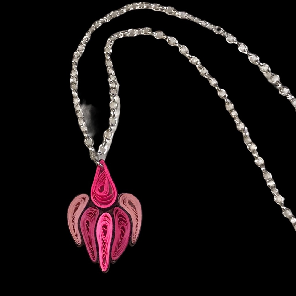Handmade quilled necklace pendant pink feather - Picture 2 of 6